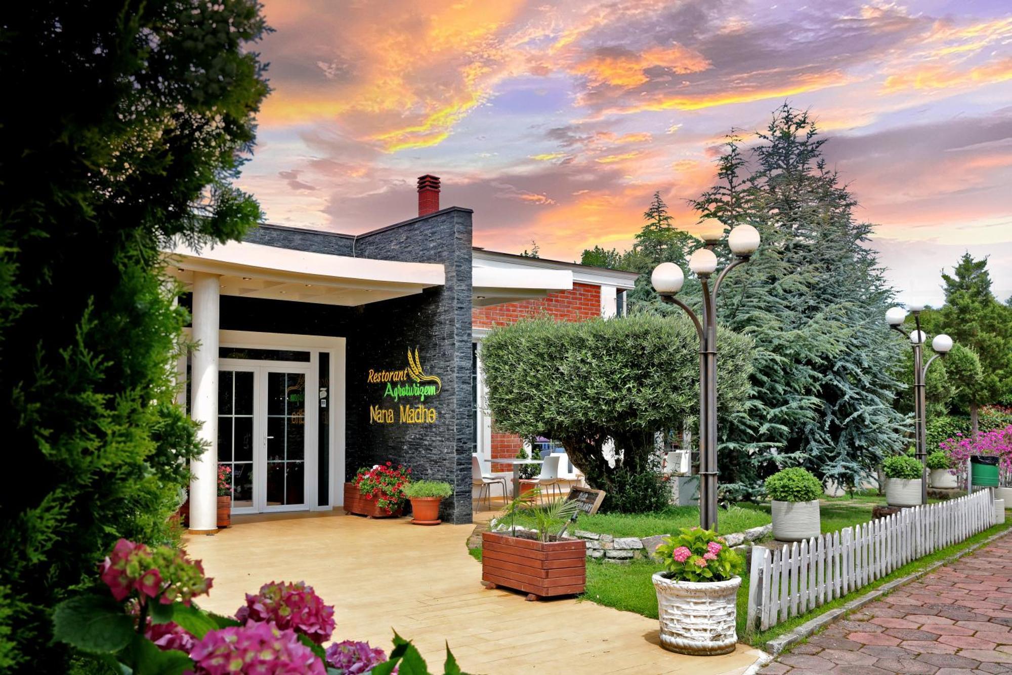 Gardenland Resort Bushat Εξωτερικό φωτογραφία